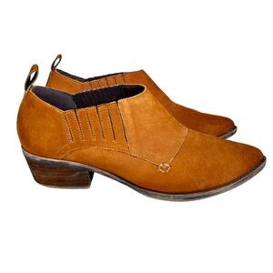 STEVE MADDEN Auckland Suede Western-Inspired Ankle Booties
